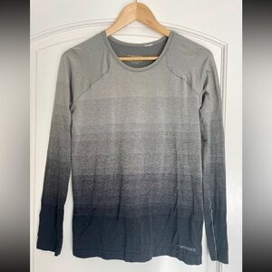 Brooks Men's Black and Gray Crewneck Shirt